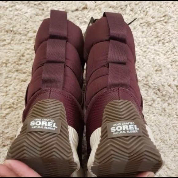 Sorel out n about puffy mid boot 6.5 epic plum - Picture 2 of 4